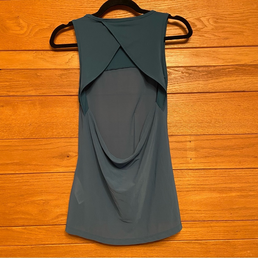 Gymshark teal blue green sheer panel mesh cutout back workout tank - Picture 3 of 5